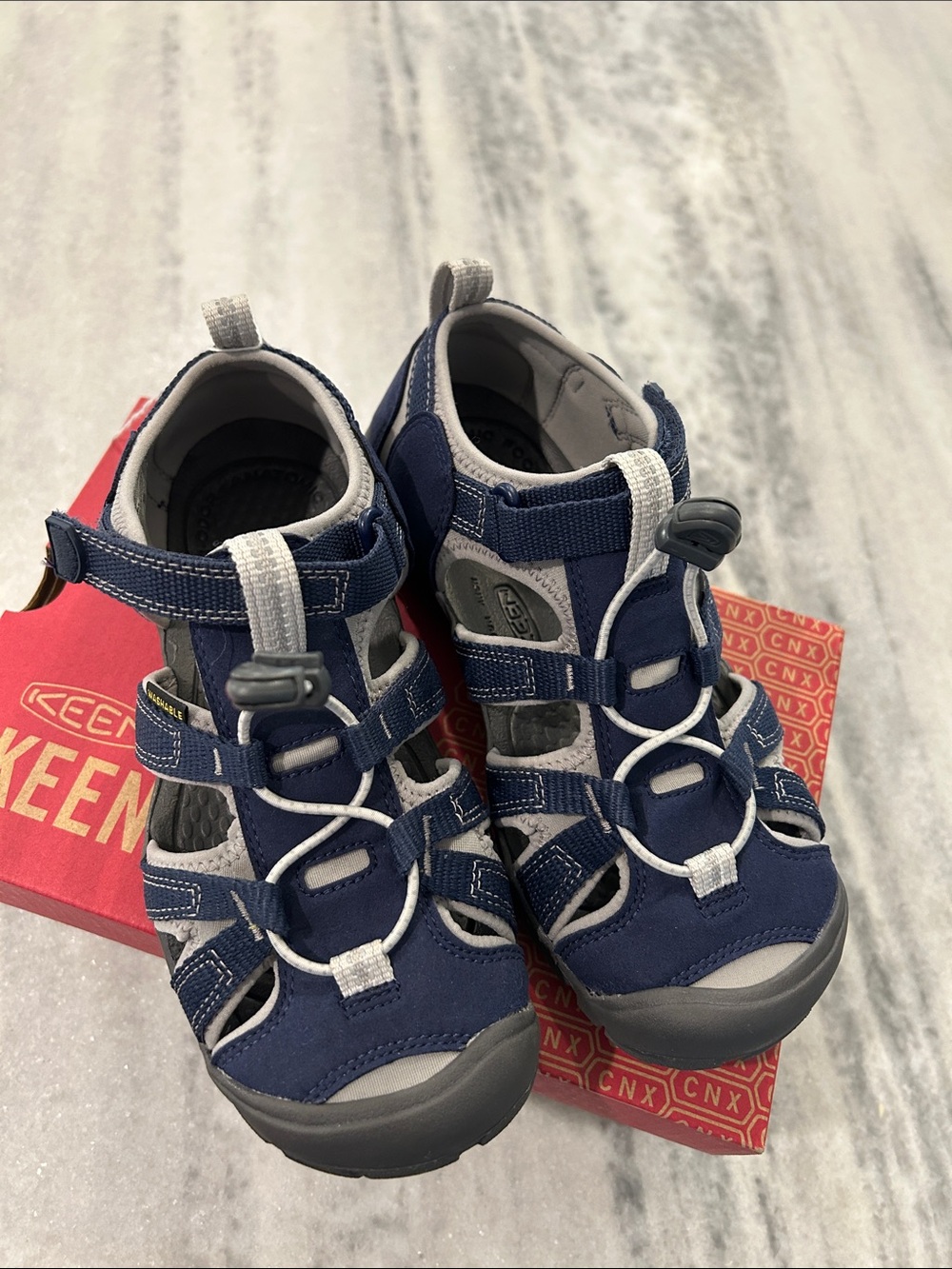 NEW IN BOX Keen Boys Seacamp II CNX Outdoor Water Shoe sz 3 Navy Grey